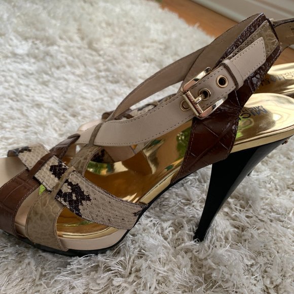 Michael Kors Plaftorm Heels, size 9 - Picture 8 of 11